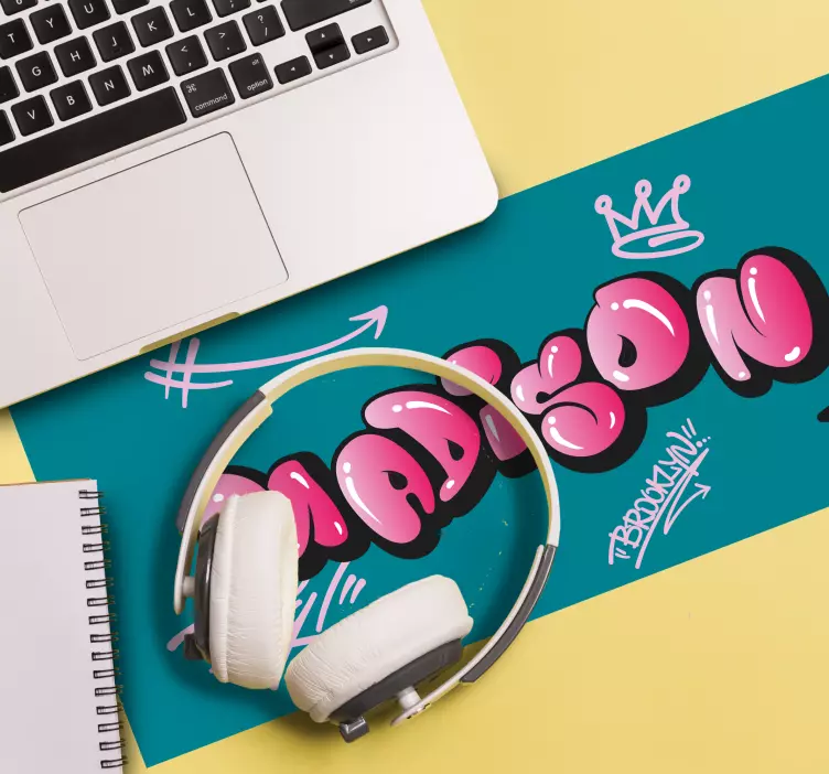 ροζ γράμματα γκράφιτι εξατομικευμένο χαλάκι ποντικιού - TenStickers