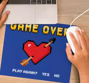 παιχνίδι πάνω από την καρδιά με βέλος gaming χαλάκι ποντικιού - TenStickers