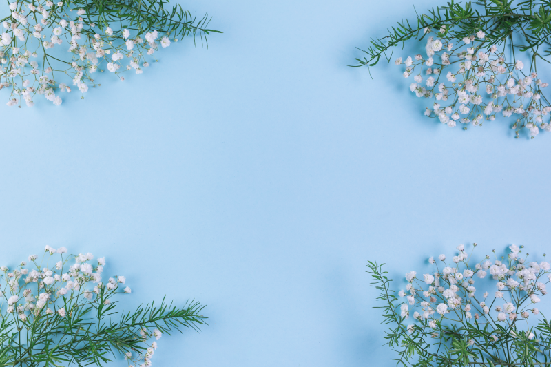 μπλε φόντο με πρωτότυπα λουλούδια - TenStickers