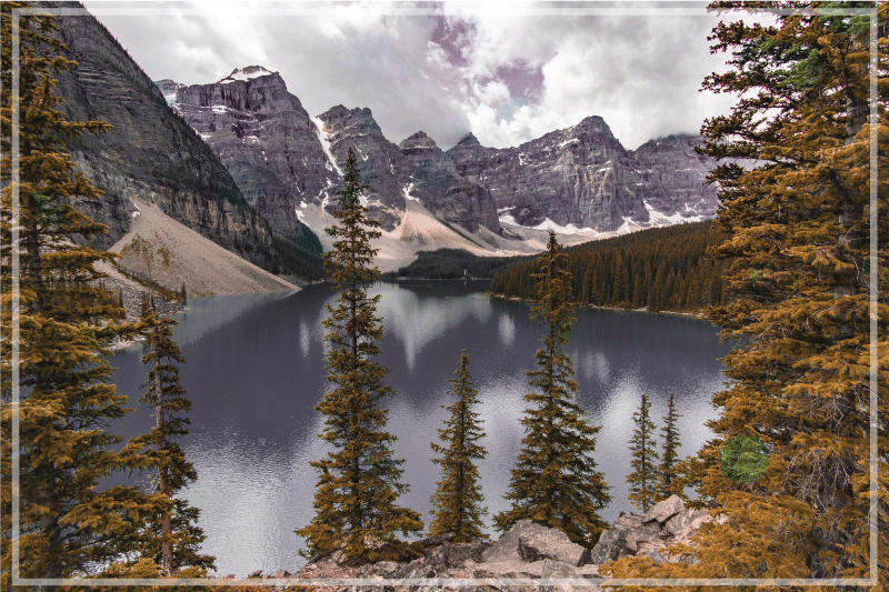 Σουπλά μοντέρνο με γραφική θέα βουνών - TenStickers