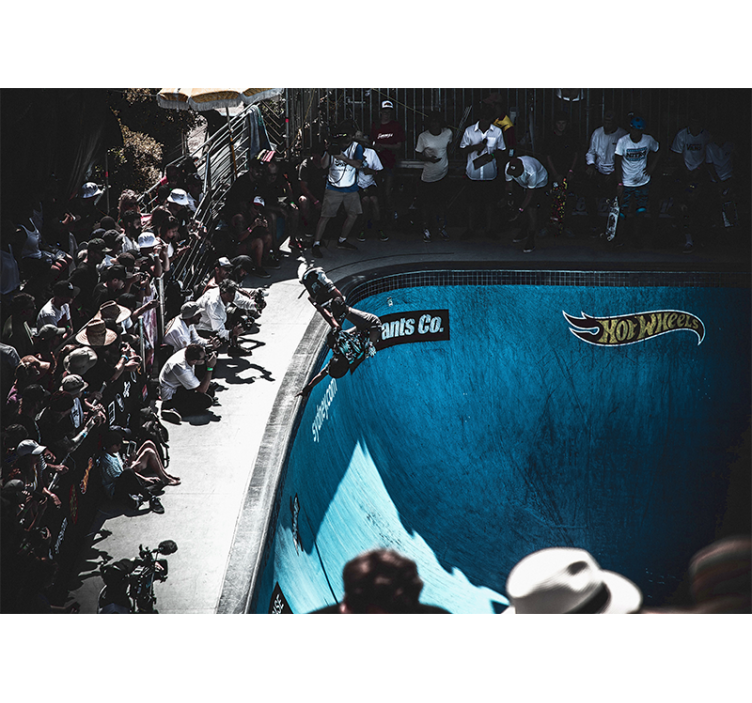 Φωτοταπετσαρία με οχήματα skateboarder που εκτελεί κόλπο - TenStickers