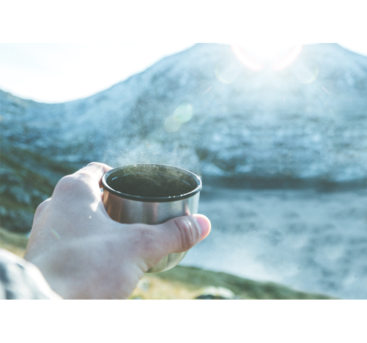 Φωτοταπετσαρία ανθρώπων με χέρι που κρατά ποτό - TenStickers