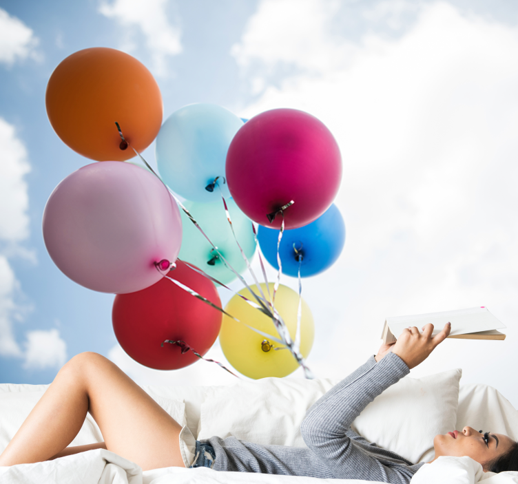 πολύχρωμα μπαλόνια με παιδικές τοιχογραφίες στον ουρανό - TenStickers