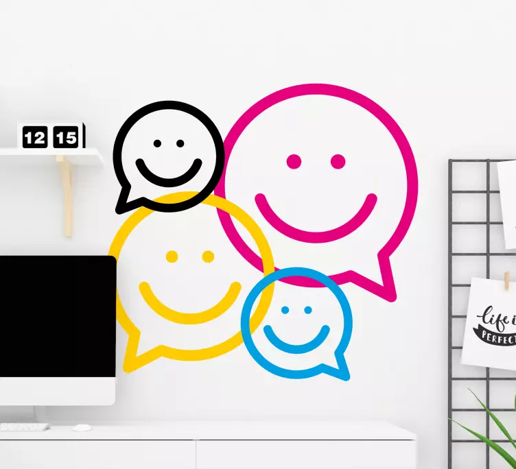 Smiley πολύχρωμα συννεφάκια ομιλίας αστικές χαλκομανίες - TenStickers