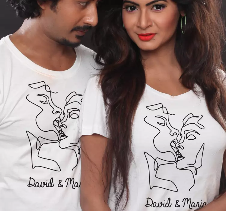 Line art ζευγάρι μπλουζάκια με όνομα - TenStickers