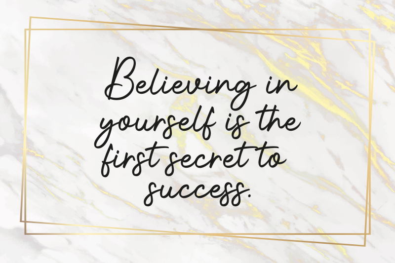 Βινυλιακό χαλί με όνομα εμπνευσμένο απόσπασμα - TenStickers